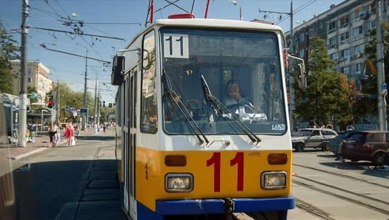 11 трамвай Днепр — зупинка біля університету