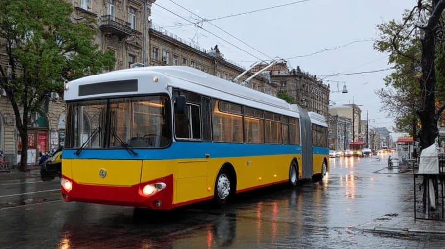 7 тролейбус Одеса – електротранспорт у центрі міста в дощову погоду