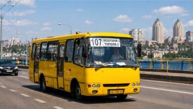 107 маршрутка Дніпро на мосту під час руху по маршруту