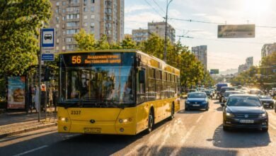 56 автобус Київ влітку в трафіку маршрут Академмістечко Виставковий центр