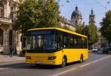 7 маршрутка Львів автобус у центрі міста маршрут номер 7 на вулиці Львова