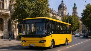 7 маршрутка Львів автобус у центрі міста маршрут номер 7 на вулиці Львова