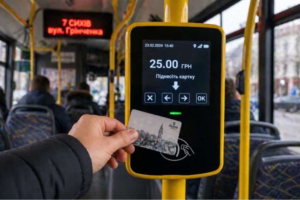 Оплата проїзду у 7 маршрутці Львів через валідатор